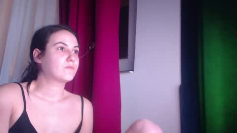 Snapshot of sexy_slimm25 chatting on March 6, 5:54 pm Slimm online show from March 6, 5:54 pm