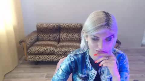 Snapshot of sexybeatriice chatting on January 24, 7:19 am sexybeatriice online show from January 24, 7:19 am