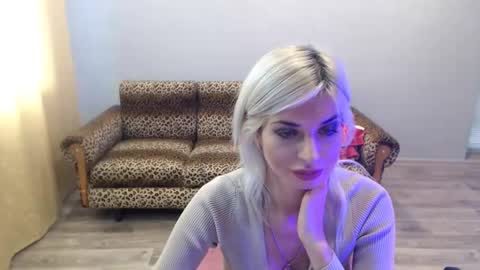 Snapshot of sexybeatriice chatting on October 9, 7:12 am sexybeatriice online show from October 9, 7:12 am