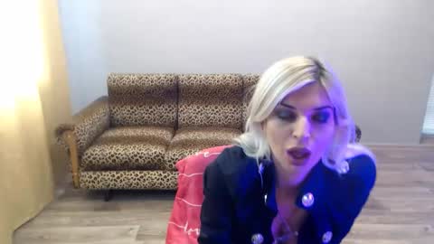 Snapshot of sexybeatriice chatting on October 16, 6:49 am sexybeatriice online show from October 16, 6:49 am