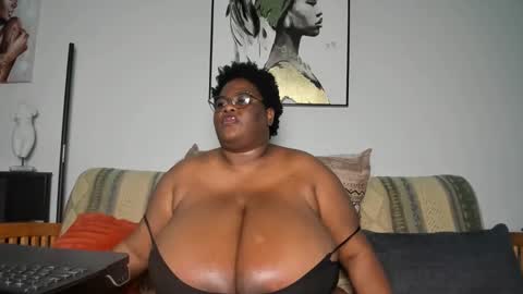 Snapshot of sexyblackhugetits chatting on January 27, 7:46 pm sexyblackhugetits online show from January 27, 7:46 pm