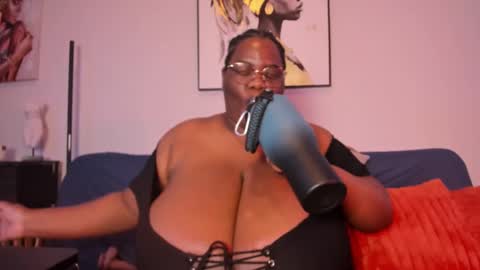 Snapshot of sexyblackhugetits chatting on January 16, 6:37 pm sexyblackhugetits online show from January 16, 6:37 pm