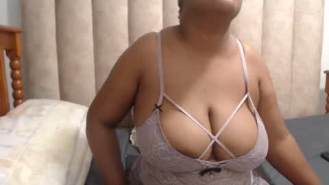 sexybustyxx online show from September 26, 6:49 pm