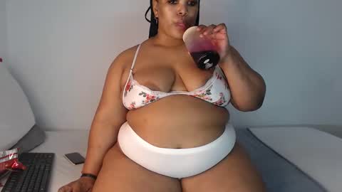Snapshot of sexychill2000 chatting on September 27, 2:30 am SEXYCHILL online show from September 27, 2:30 am