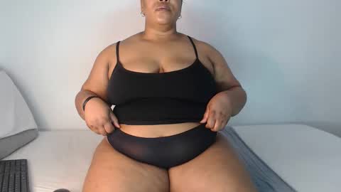 Snapshot of sexychill2000 chatting on September 25, 9:23 pm SEXYCHILL online show from September 25, 9:23 pm