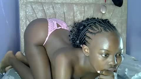 SexyIcey online show from May 15, 11:40 pm