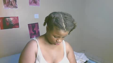 sexylucy33 online show from March 18, 3:22 am