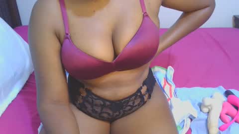 Snapshot of sexymompie chatting on December 19, 9:06 pm CANDY online show from December 19, 9:06 pm