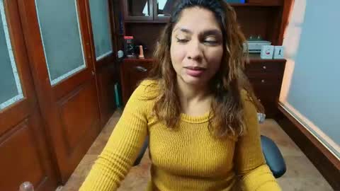 R A C H E L online show from December 1, 1:47 pm