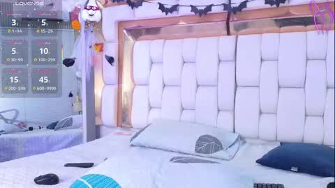 Kendall online show from October 31, 12:42 pm