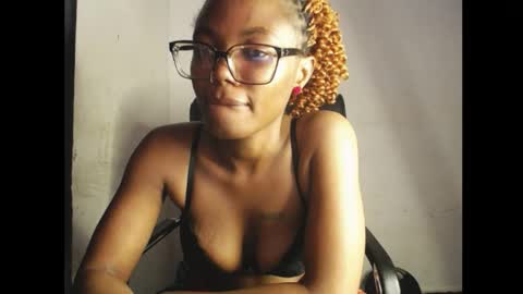 Darkskinned Rae online show from April 28, 9:40 pm