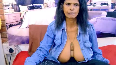 sexyva4u2luv online show from July 28, 6:55 am
