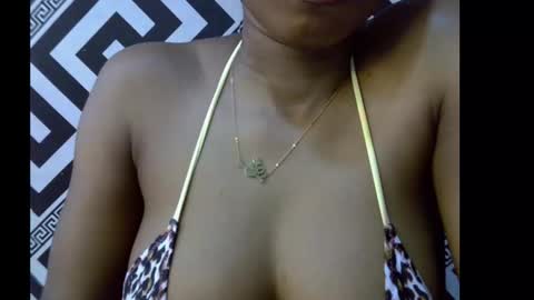 Snapshot of sezy_petite chatting on October 18, 9:27 pm Wealth online show from October 18, 9:27 pm