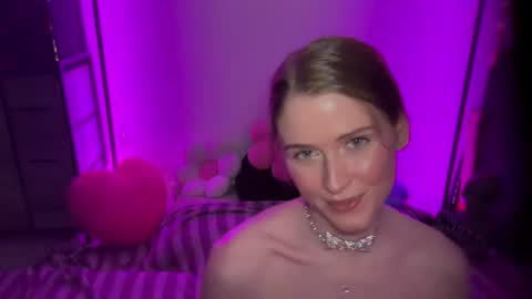 shadebabe online show from July 11, 6:35 am