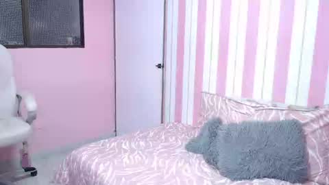 Snapshot of shantal_luw chatting on February 26, 6:47 pm shantal online show from February 26, 6:47 pm