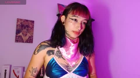 sharaross1 online show from May 12, 3:04 am