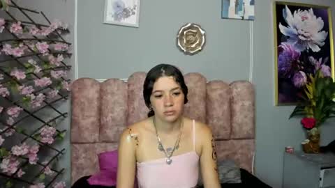 sharlotsh1 online show from June 23, 7:45 pm