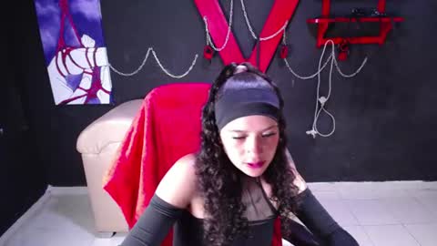 sharlotsh1 online show from June 27, 3:51 am
