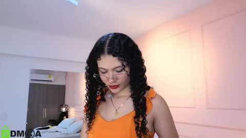 Snapshot of sharonn___ chatting on October 10, 4:17 am Sharon online show from October 10, 4:17 am