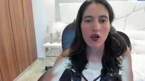 shary_leon_ online show from May 6, 7:07 pm