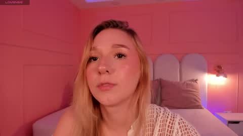 Shantall online show from May 31, 11:39 pm