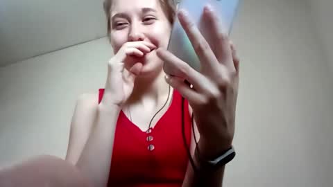 Annette online show from December 5, 11:44 am