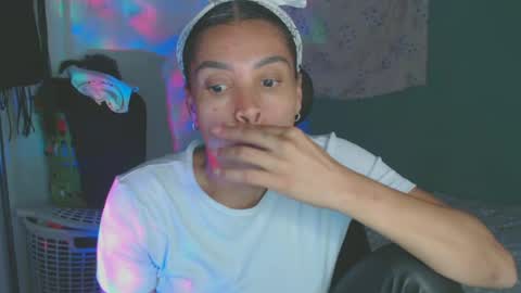 Shayna online show from June 26, 5:20 am