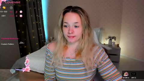 Snapshot of sherill_brill chatting on March 9, 7:45 am Sheril online show from March 9, 7:45 am