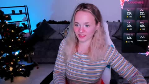 Snapshot of sherill_brill chatting on December 27, 3:16 pm Sheril online show from December 27, 3:16 pm