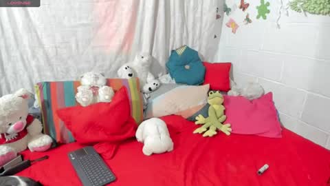 Snapshot of sherlyn_fox69 chatting on December 7, 12:13 pm  Maria Saenz online show from December 7, 12:13 pm