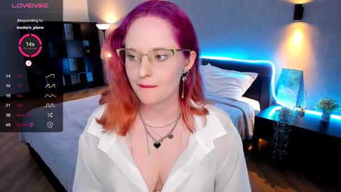 Snapshot of sheslinki chatting on January 14, 12:14 pm Hello guys my name is Aemilia online show from January 14, 12:14 pm