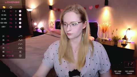 Snapshot of sheslinki chatting on October 3, 8:52 am Hello guys my name is Aemilia online show from October 3, 8:52 am