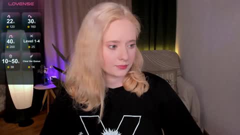 Snapshot of sheslinki chatting on February 5, 12:06 pm Hello guys my name is Aemilia online show from February 5, 12:06 pm