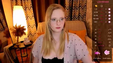 Snapshot of sheslinki chatting on October 13, 8:06 am Hello guys my name is Aemilia online show from October 13, 8:06 am