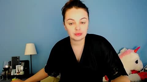 Vikki online show from April 3, 10:24 am