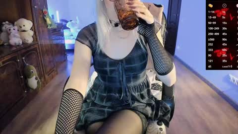 Snapshot of shimizyre chatting on February 3, 9:39 pm Marta Violet online show from February 3, 9:39 pm
