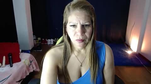 Snapshot of shirly_vannicelli chatting on October 3, 3:55 am shirly online show from October 3, 3:55 am