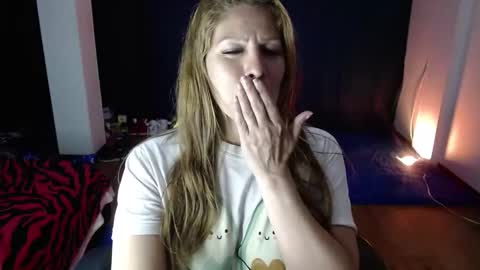 Snapshot of shirly_vannicelli chatting on October 14, 2:58 am shirly online show from October 14, 2:58 am