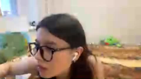 Marie online show from July 6, 2:22 pm