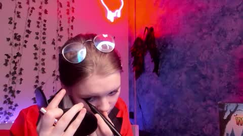 shy_elina01 online show from October 28, 10:54 am