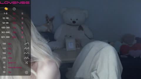 Snapshot of shy_moony chatting on December 21, 11:45 pm just Alex online show from December 21, 11:45 pm