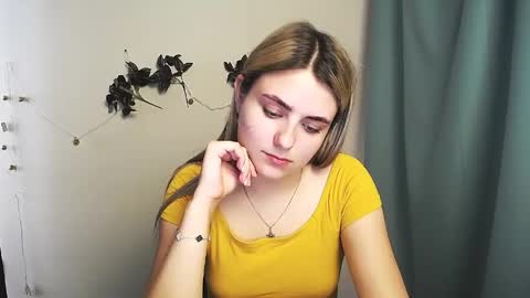 shy_sabrina_ online show from May 20, 3:31 pm