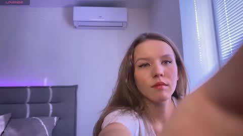 Lisa online show from November 19, 6:24 am