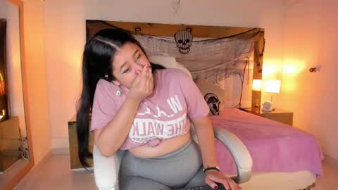 Snapshot of siennaa_rose chatting on October 23, 11:49 am Sienna online show from October 23, 11:49 am