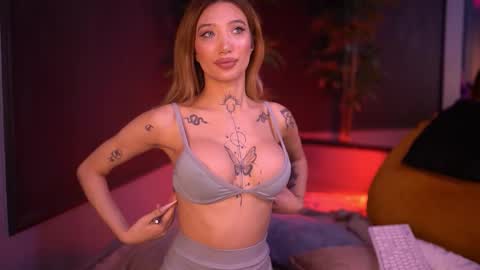 Snapshot of siennajayden chatting on October 4, 5:39 pm Sienna online show from October 4, 5:39 pm
