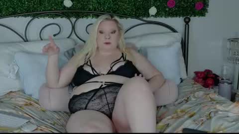 Sienna Luxx online show from July 14, 2:05 am
