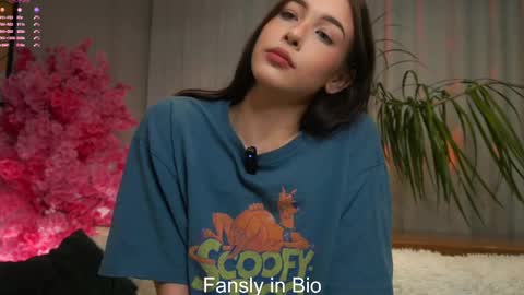 Snapshot of signehinz chatting on October 14, 11:57 am Eva online show from October 14, 11:57 am