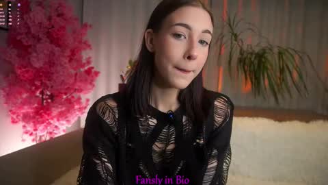 Snapshot of signehinz chatting on October 13, 11:46 am Eva online show from October 13, 11:46 am