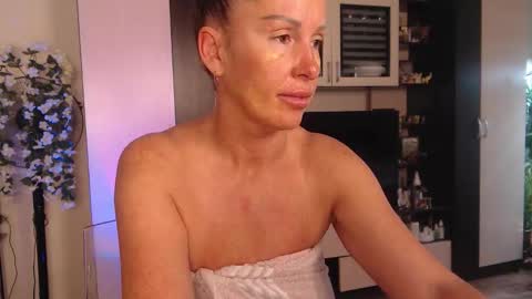 Snapshot of silenaa_sloussen chatting on October 17, 4:59 am silenaa_sloussen online show from October 17, 4:59 am