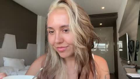 You fav Miss Si online show from February 12, 7:32 am